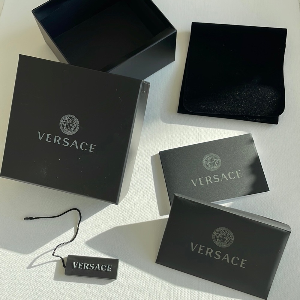 ✨ Versace small 5 pc gift box for accessories ✨